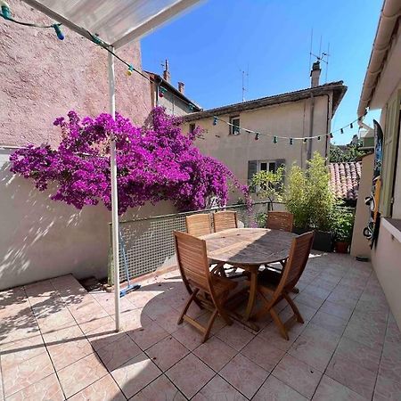 Maison Dans Les Rues Pietonnes Du Vieux อิแยร์ ภายนอก รูปภาพ