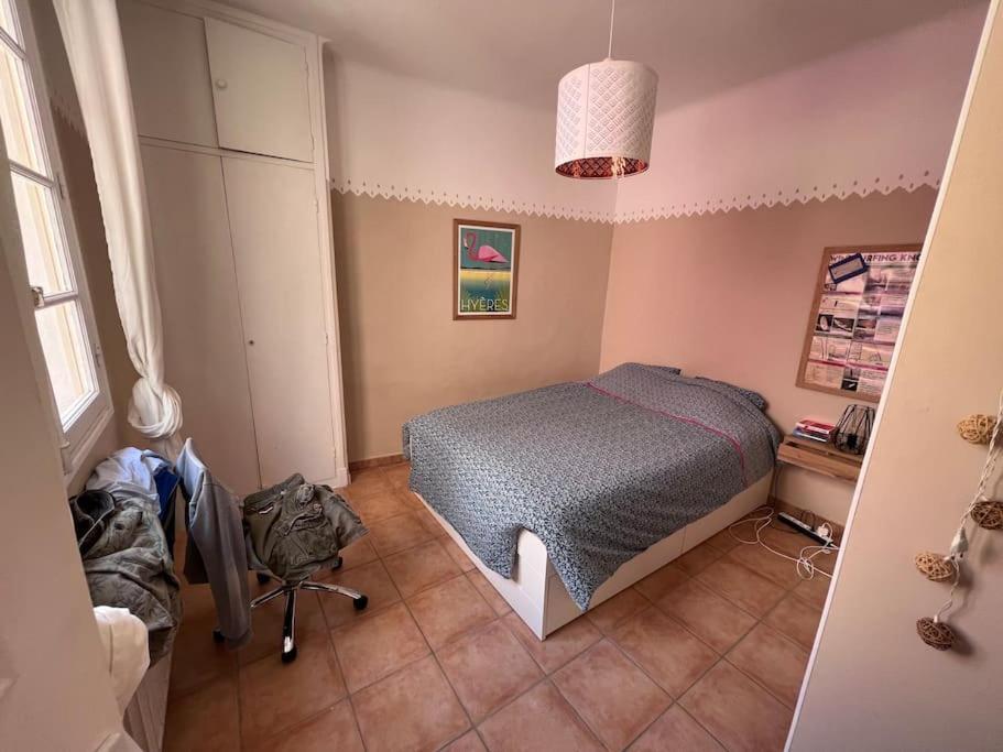 Maison Dans Les Rues Pietonnes Du Vieux อิแยร์ ภายนอก รูปภาพ